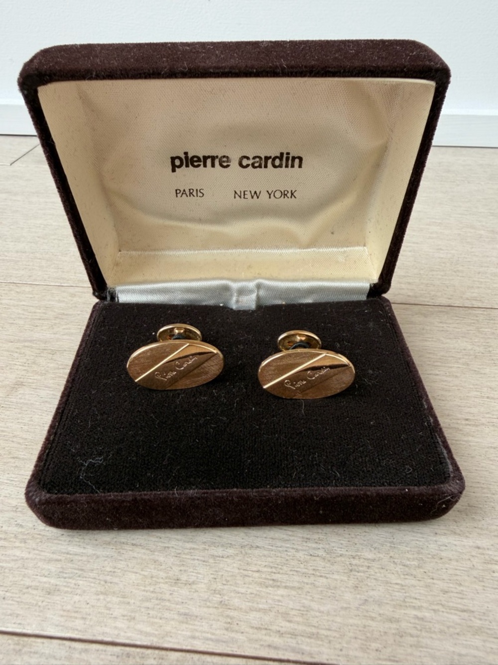 Pierre Cardin Gold Oval Signature Cufflinks - Picture 2 of 3